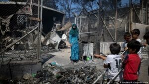 حريق “موريا” يشرّد مئات السوريين في اليونان بعد سنوات من البؤس داخل المخيّم