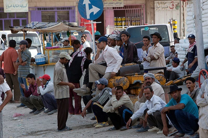 نحو نصف سكان البصرة عاطلون عن العمل.. ما السبب؟