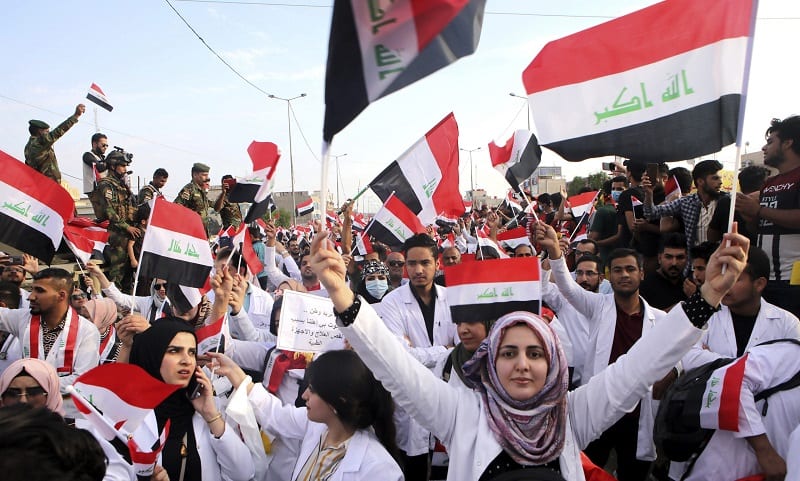 أطباء العراق يُعلنون إضراباً مفتوحاً.. ماذا يريدون؟