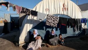 بسبب الفصائل المسلحة في “سنجار”: نازحون إيزيديون في العراق يفضّلون البقاء بالمخيمات