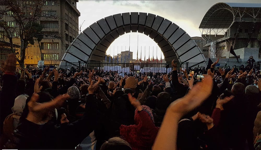 إيران تحكم بالسجن /109/ أعوام وبـ /2590/ جلدَة ضد /36/ متظاهراً