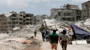 استثمار ركام منازل الفقراء جنوب دمشق: هل تعاقب الحكومة السورية نازحي “الحجر الأسود”؟