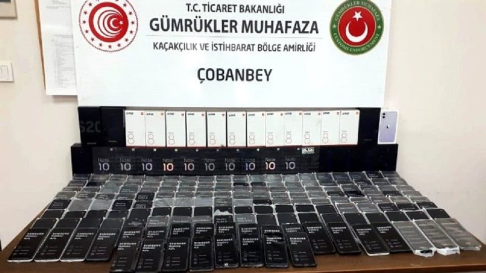 الجمارك التركية تصادر شحنة هواتف محمولة مهرّبة من سوريا.. ما القصة؟