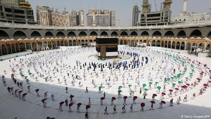 بشكل تدريجي السعوديّة تقرر عودة أداء مناسك «العمرة» في مكّة