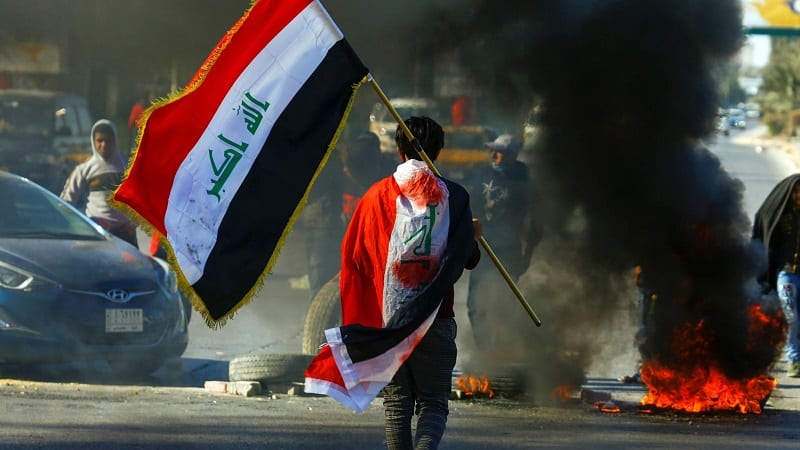 عنفٌ غير مسبوق في تظاهرات العراق… اتهامات للصدريين بتخريب “تشرين”