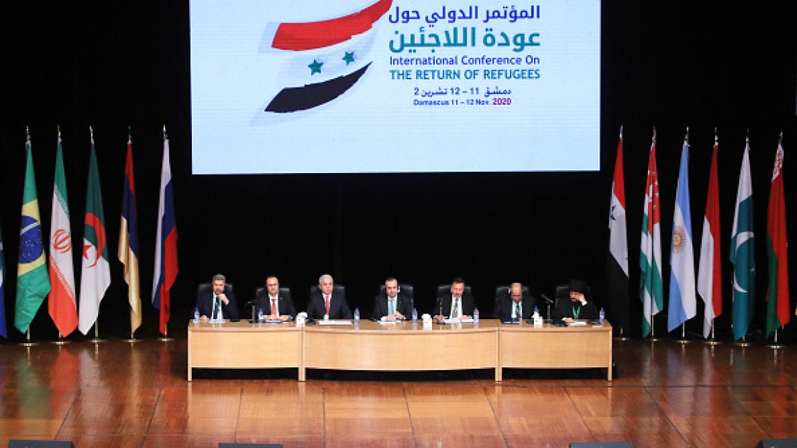 (فيديو) الحقيقة تقال خلف الكاميرات في مؤتمر عودة اللاجئين: «الموجودين بالبلد لو يصحّلهم بيطلعوا»