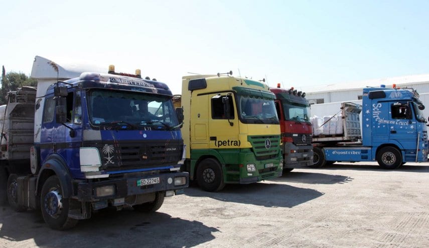 الأردن يسمح بمرور 30 شاحنة من سوريا إلى دول الخليج يومياً