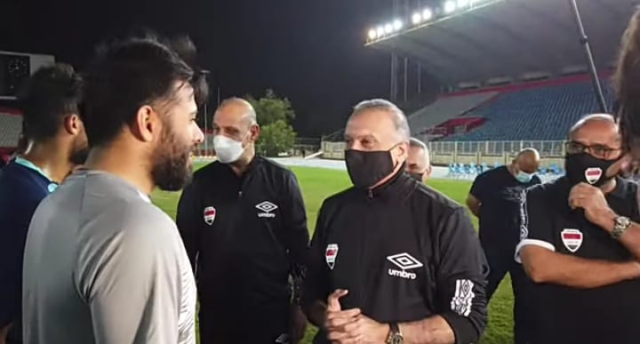 “الكاظمي” يزور المنتخب العراقي بملعب الشعب: ننتظر منكُم التأهل لكأس العالم (فيديو)