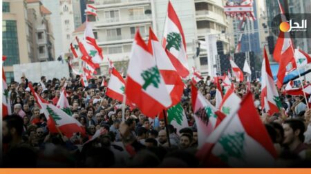 لبنان: الحريري يجري لقاءات في باريس وتشييع لقمان سليم في بيروت