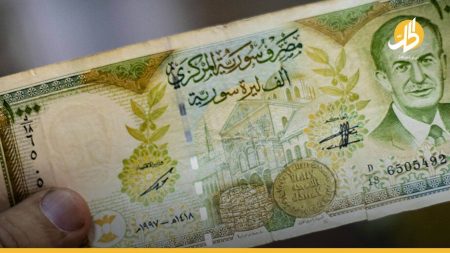 سعر صرف الليرة السورية يستقر نسبياً أمام الدولار