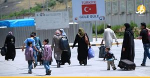 سوريّون في تركيا يبحثون عن طرقٍ للهجرة خارج البلاد.. ما القصة؟
