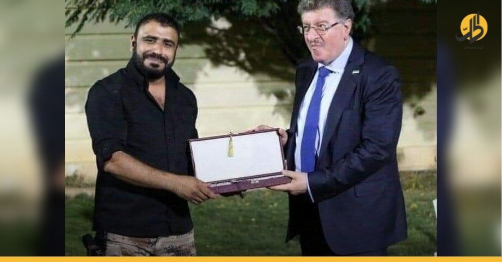 بعد تعرّضه لموجة انتقادات.. رئيس الائتلاف السوري ينفي تكريم “أبو عمشة”