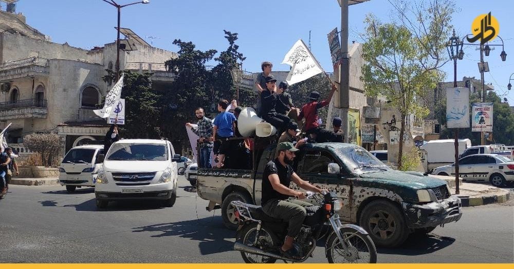 مَسيراتٌ في إدلب تدعم طالبان.. ما الذي ستحققه “تحرير الشام” من مناصرتها للحركة؟