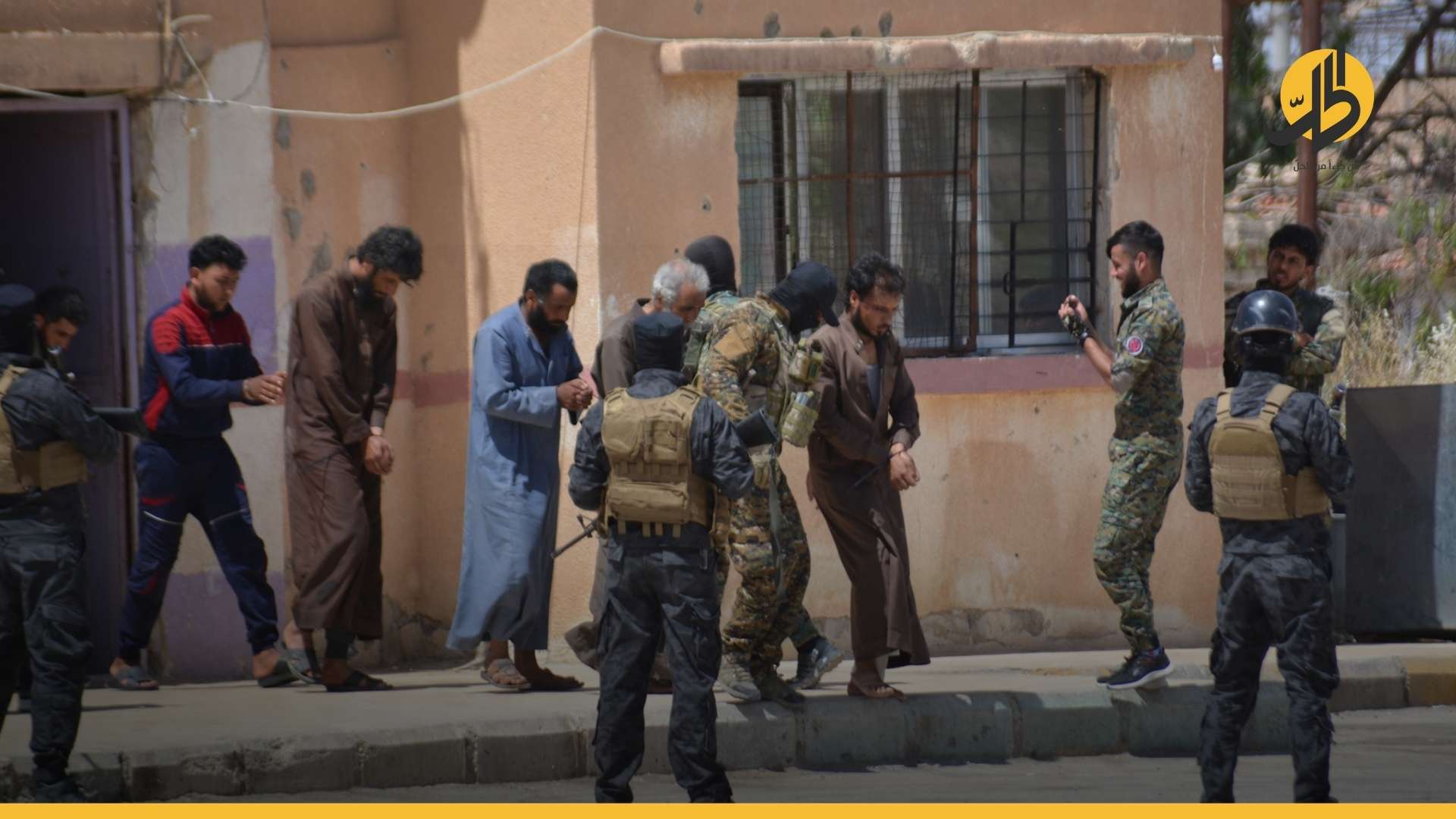 قسد تعلن اعتقال العشرات بتهمة التعامل مع «داعش» غربي الرقة