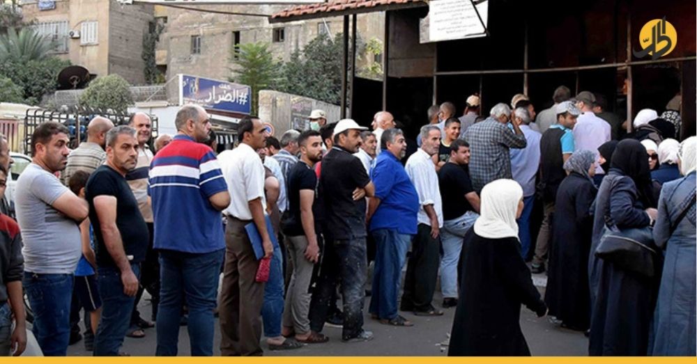 وزيرٌ سوري يعترف برداءة الخبز المقدّم للسوريين وفق آلية التوزيع الجديدة