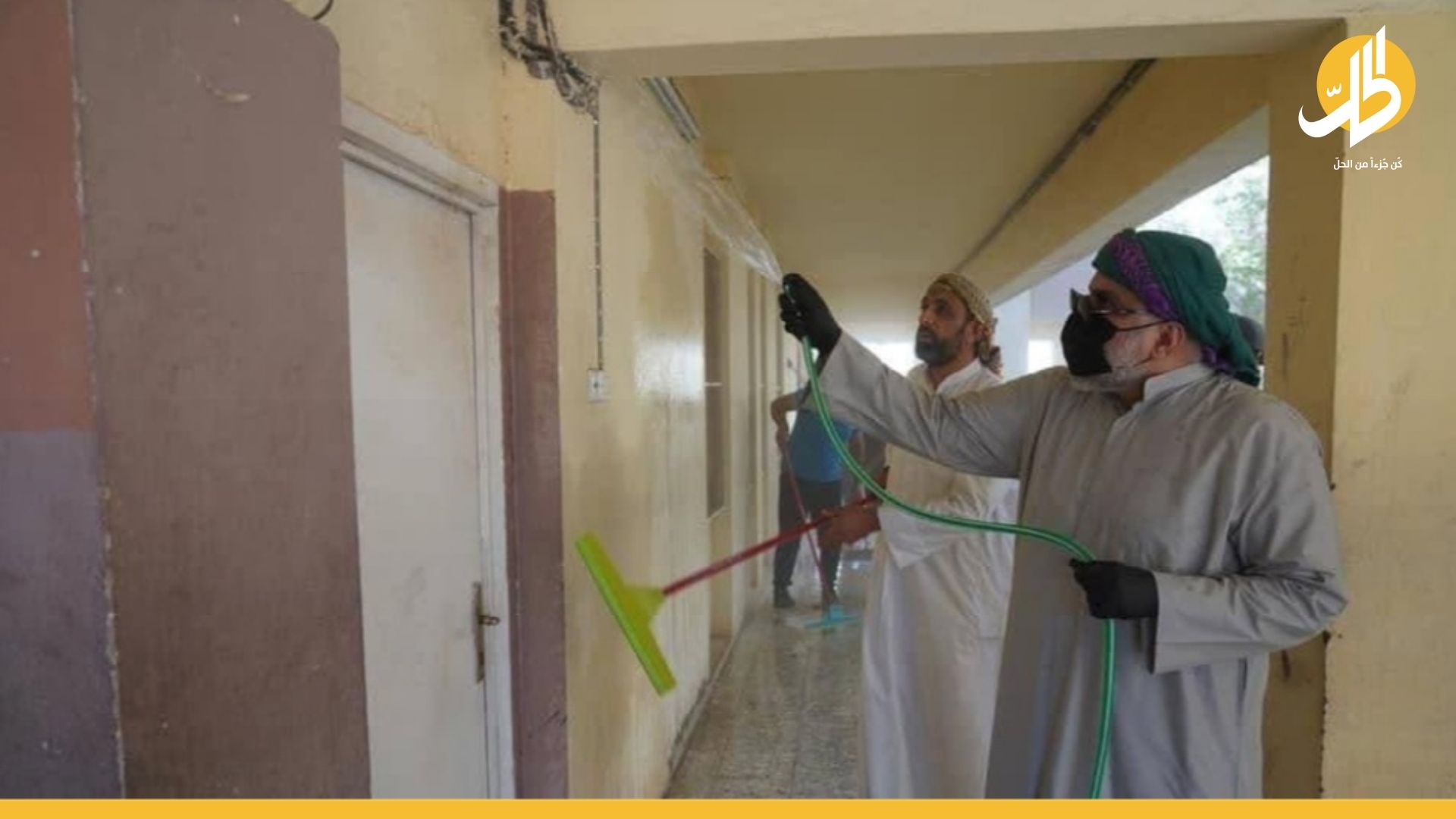 مقتدى الصـدر يشارك بحملة لتنظيف المدارس والانتقادات تلاحقه – (صور)