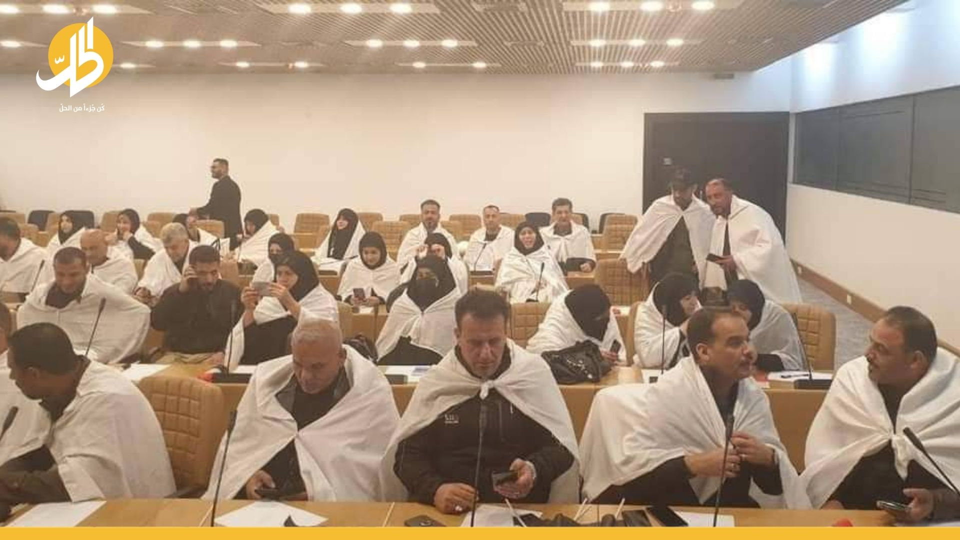 “تكتك” و”أكفان”.. حركات غريبة في البرلمان العراقي الجديد