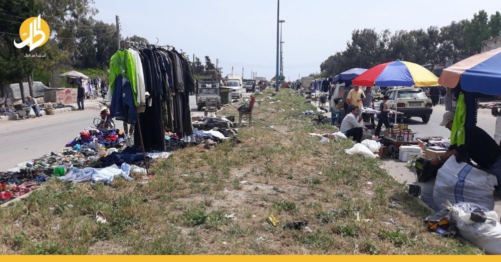 سوريون يبيعون أغراضهم في “سوق الجمعة” من أجل الهجرة
