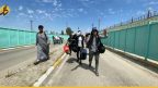 عشرات اللاجئين السوريين يغادرون تركيا.. ماذا يحصل؟
