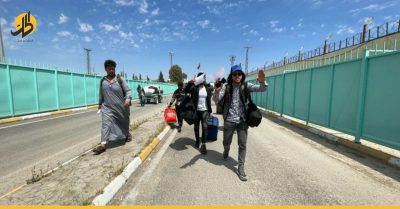 عشرات اللاجئين السوريين يغادرون تركيا.. ماذا يحصل؟