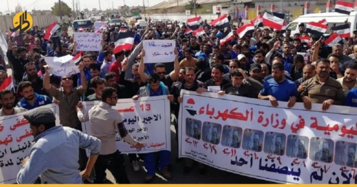 العراق يغلي.. تظاهرات على أسوار الخضراء وأمر باخلاء البرلمان