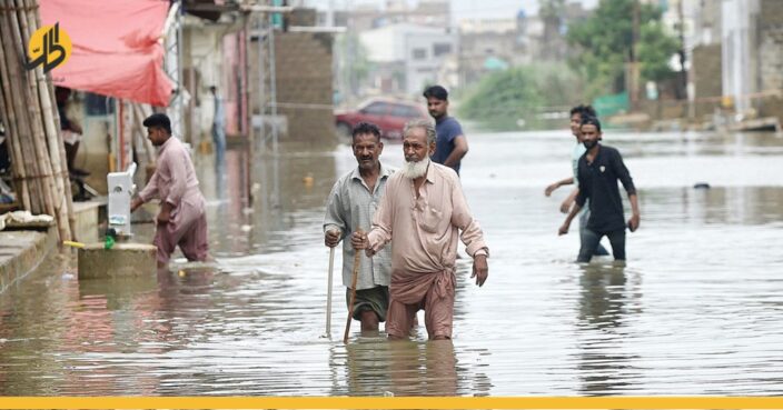 فيضانات تجتاح باكستان وتتسبب بنحو ألف قتيل ونزوح الملايين