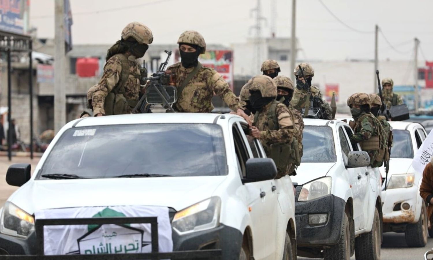اشتباكات بين “تحرير الشام” و “الجيش الوطني” بإدلب.. ما السبب؟