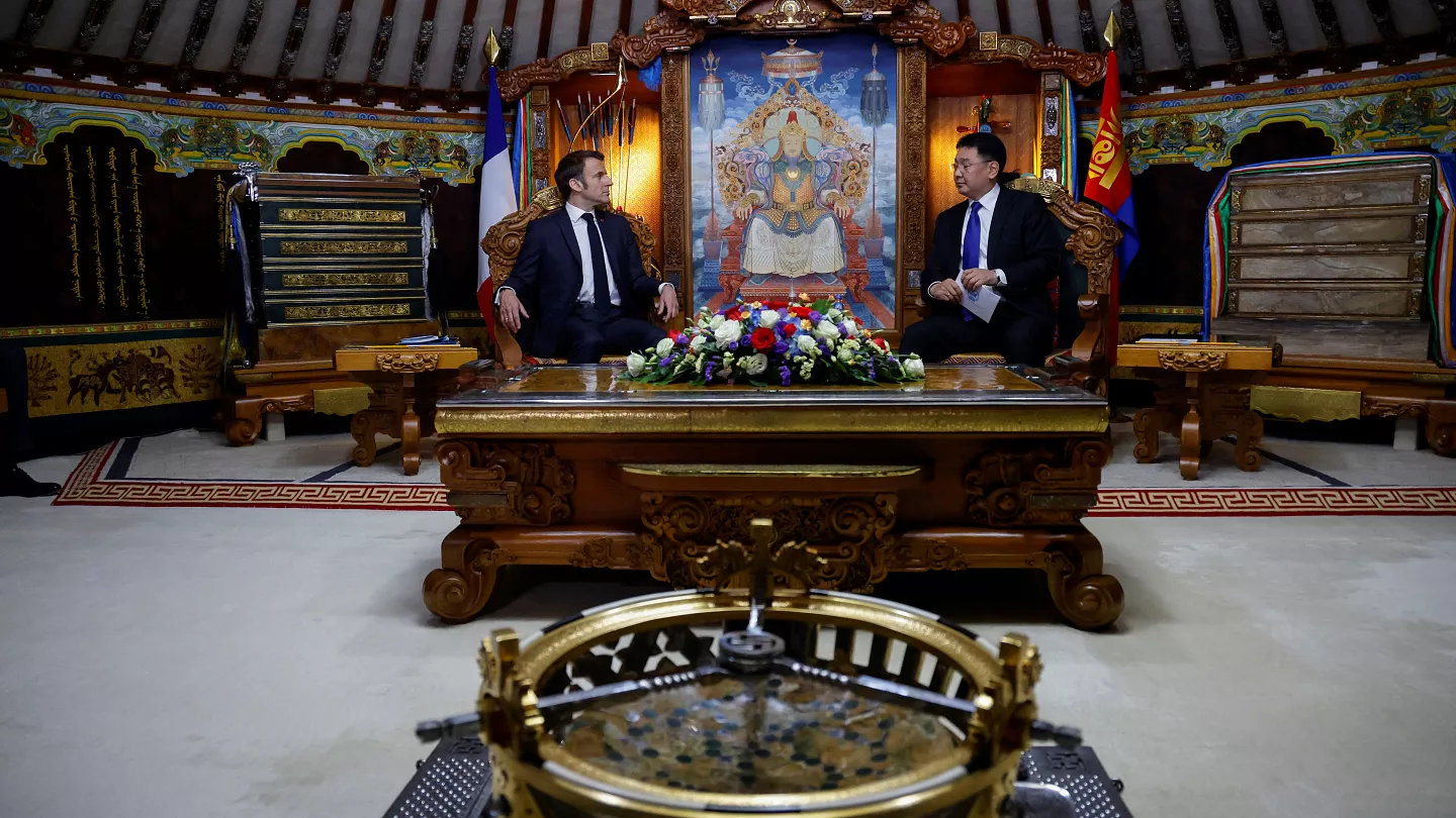 الرئيس الفرنسي إيمانويل ماكرون في زيارة إلى منغوليا - إنترنت