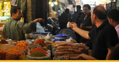 سوريون يضيفون مواد غذائية جديدة على قائمة التقنين