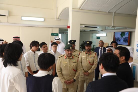 وفد طلابي ياباني يزور مدرسة الشرطة في دبي/ الوطن الإماراتية