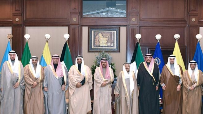 صورة جماعية للحكومة الكويتية الجديدة في الكويت، 17 ديسمبر/ كانون الأول 2019 رويترز