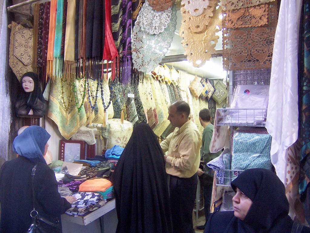 محال في دمشق لبيع الستائر والأقمشة - إنترنت