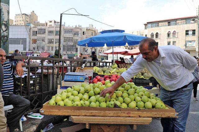 محال بيع الخضراوات في شوارع دمشق - إنترنت