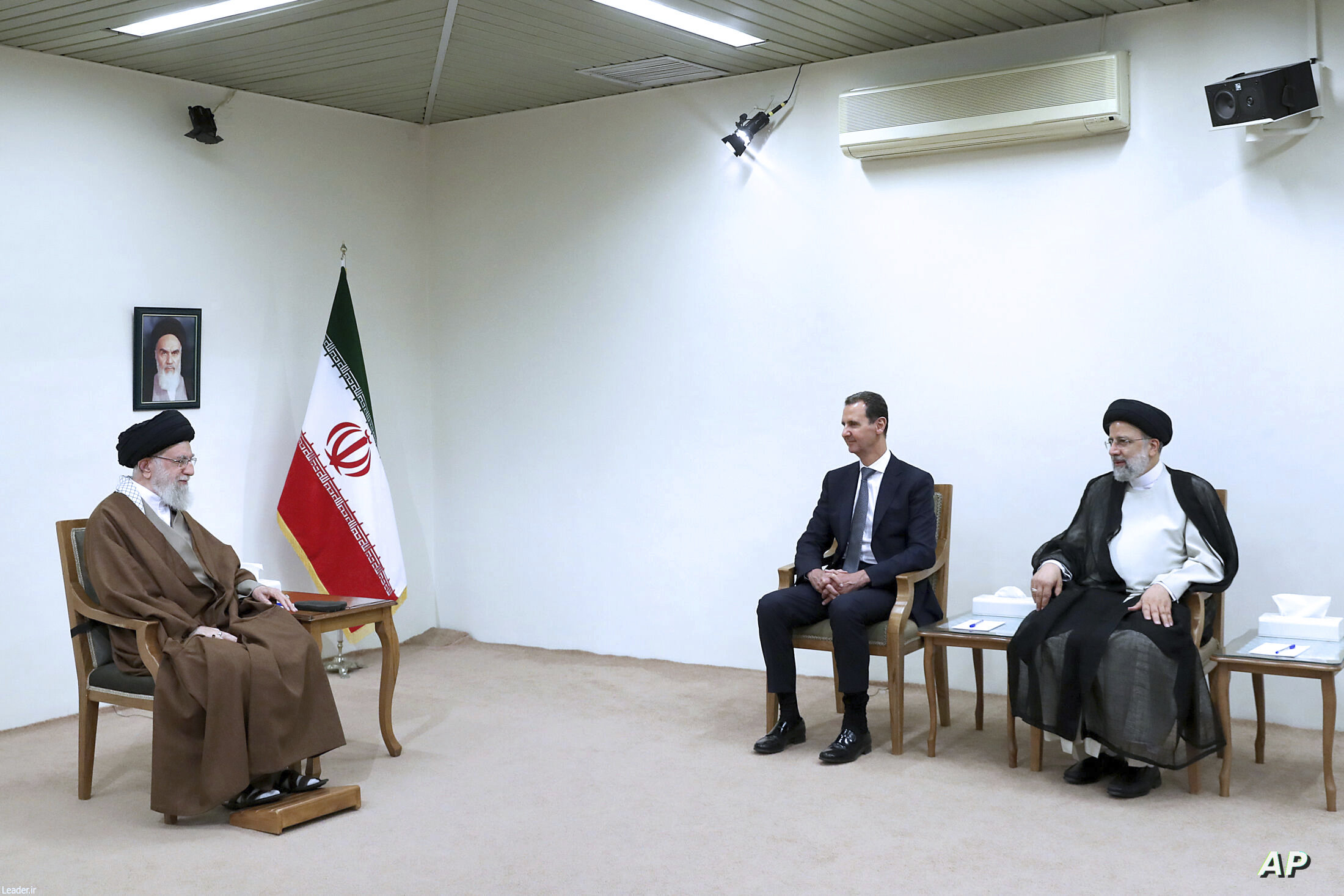 بشار الأسد يلتقي الرئيس الإيراني والمرشد الأعلى علي خامنئي في زيارة نادرة لطهران - إنترنت