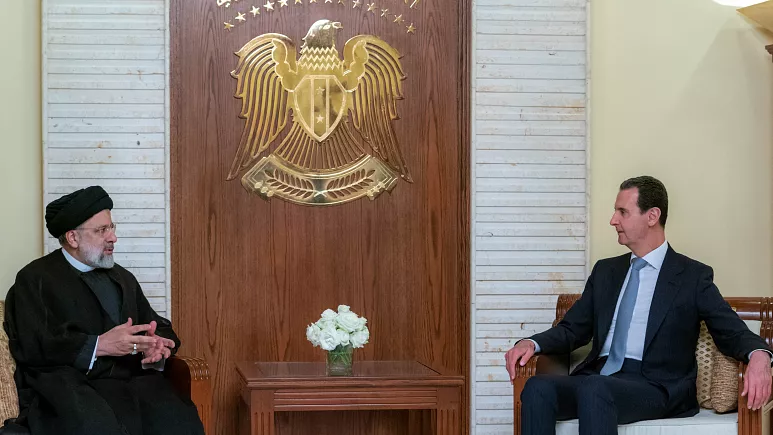 الرئيس الإيراني ابراهيم رئيسي ونظيره السوري بشار الأسد - إنترنت