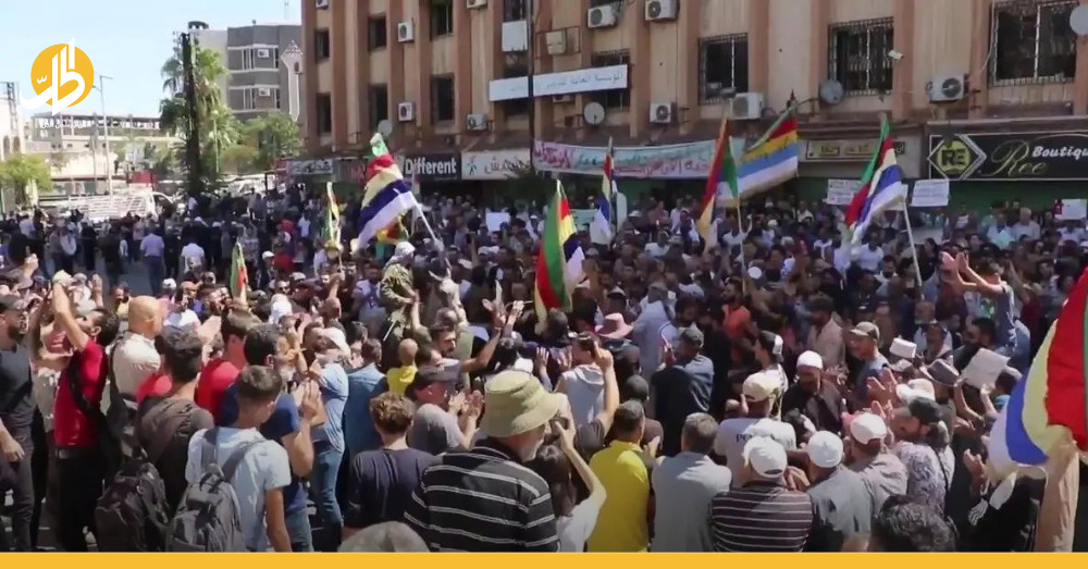 مظاهرات الجمعة في السويداء.. تأكيد على المطالب ودقيقة صمت لضحايا تفجير حمص