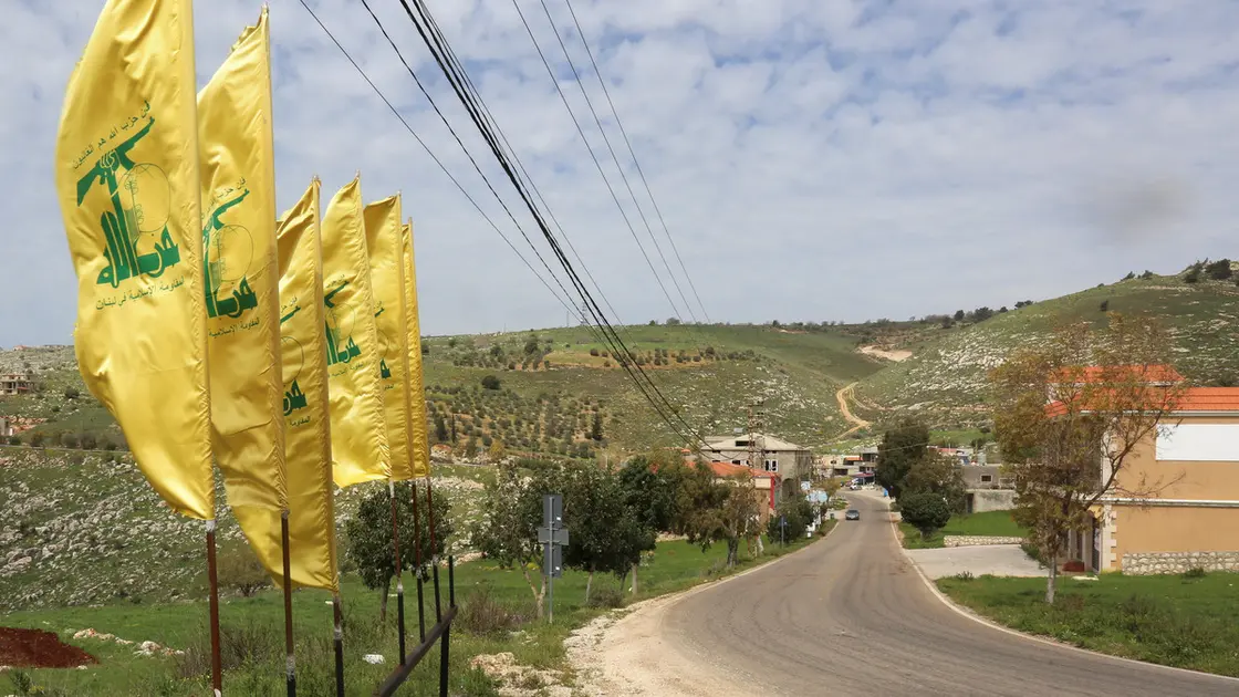 رايات لحزب الله جنوب لبنان (أرشيفية- رويترز)