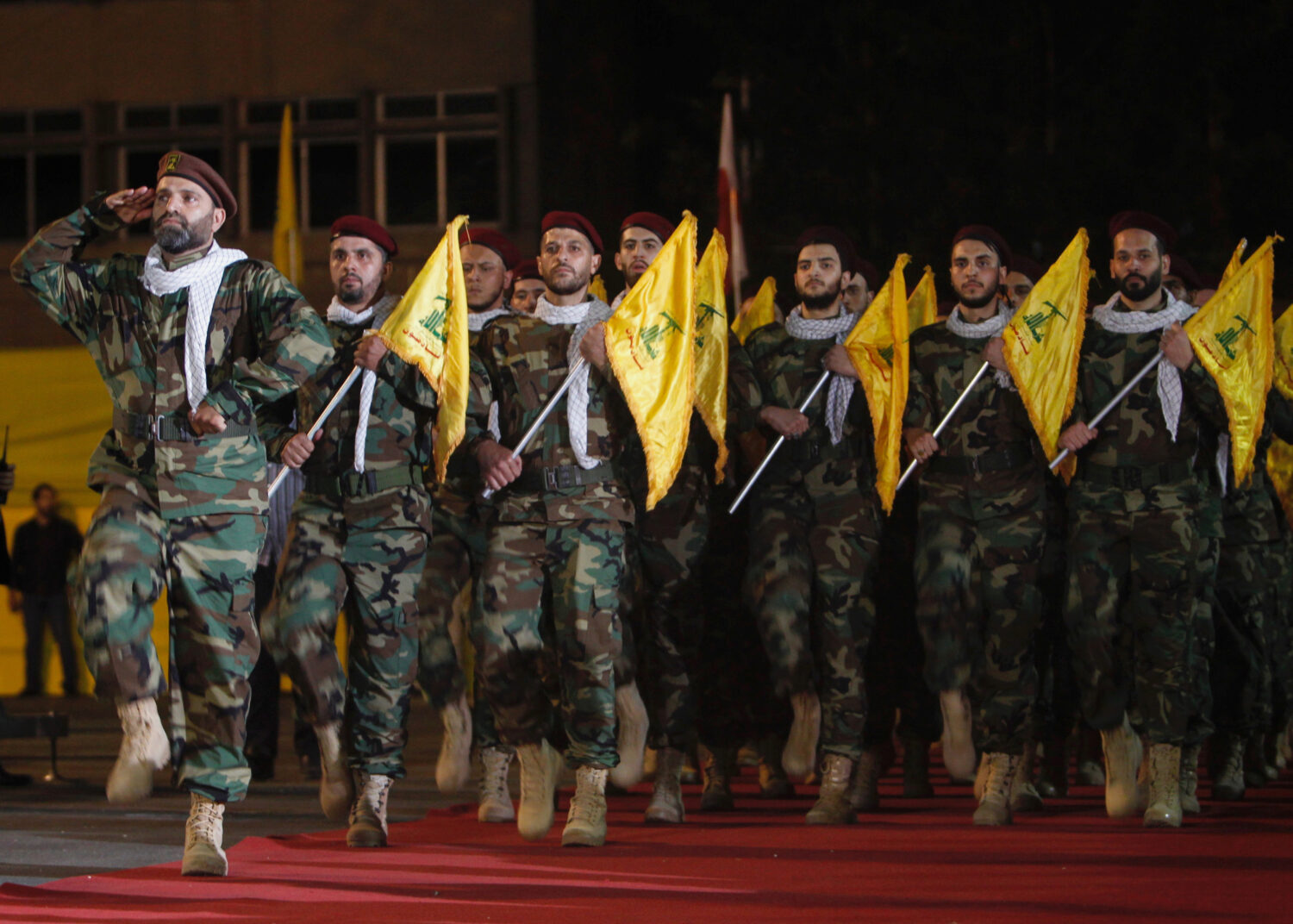 حزب الله في الأمتار الأخيرة للاستيلاء على الجيش اللبناني!