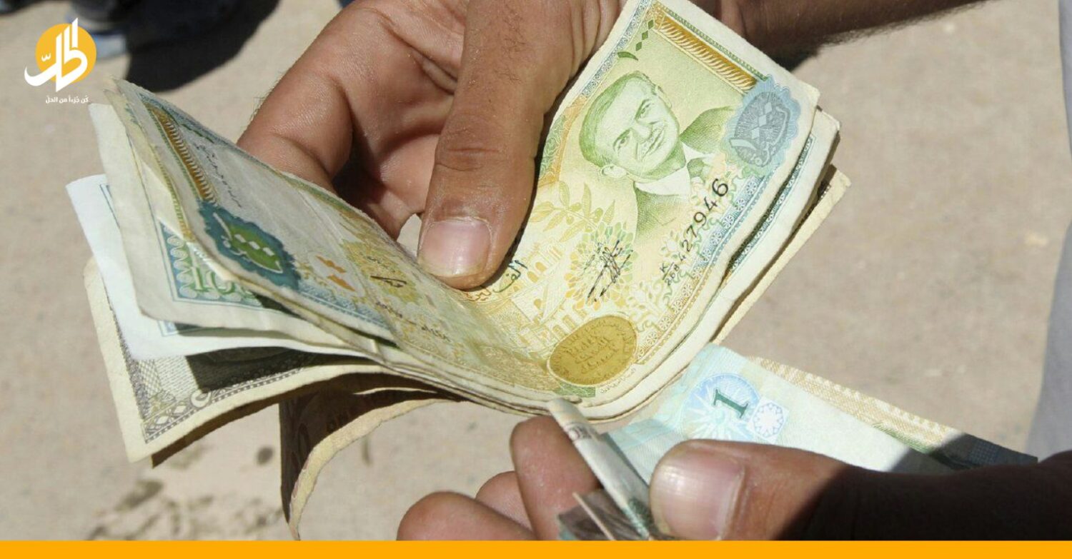 الحكومة في مواجهة أزمة رواتب السوريين.. ما هي آخر التطورات؟