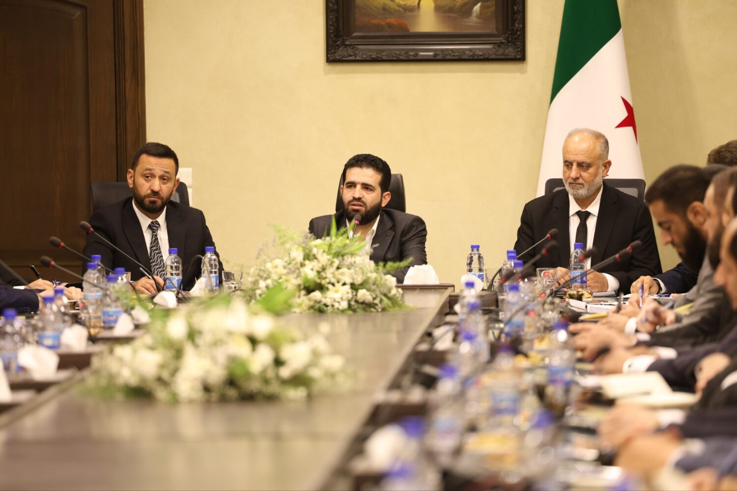 وزير الداخلية السيد "أنس خطاب" يعقد جلسة مع المعاونين وقادة الأمن الداخلي في المحافظات ومديري الإدارات المركزية في الوزارة ناقش خلالها تثبيت الهيكلية التنظيمية الجديدة للوزارة - إنترنت