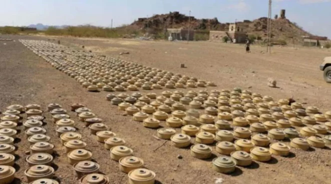 في منزل متواضع بحي الجمهوري في مدينة تعز، جنوب غربي اليمن، تجلس "قبول حمود عبد القادر"، غير قادرة على الحركة، امرأة ستينية أنهكتها حرب جماعة "الحوثي"، وقلبت حياتها رأساً على عقب، بعد أن داست على لغم أرضي، حولها إلى جسد مبتور وروح محطمة. 