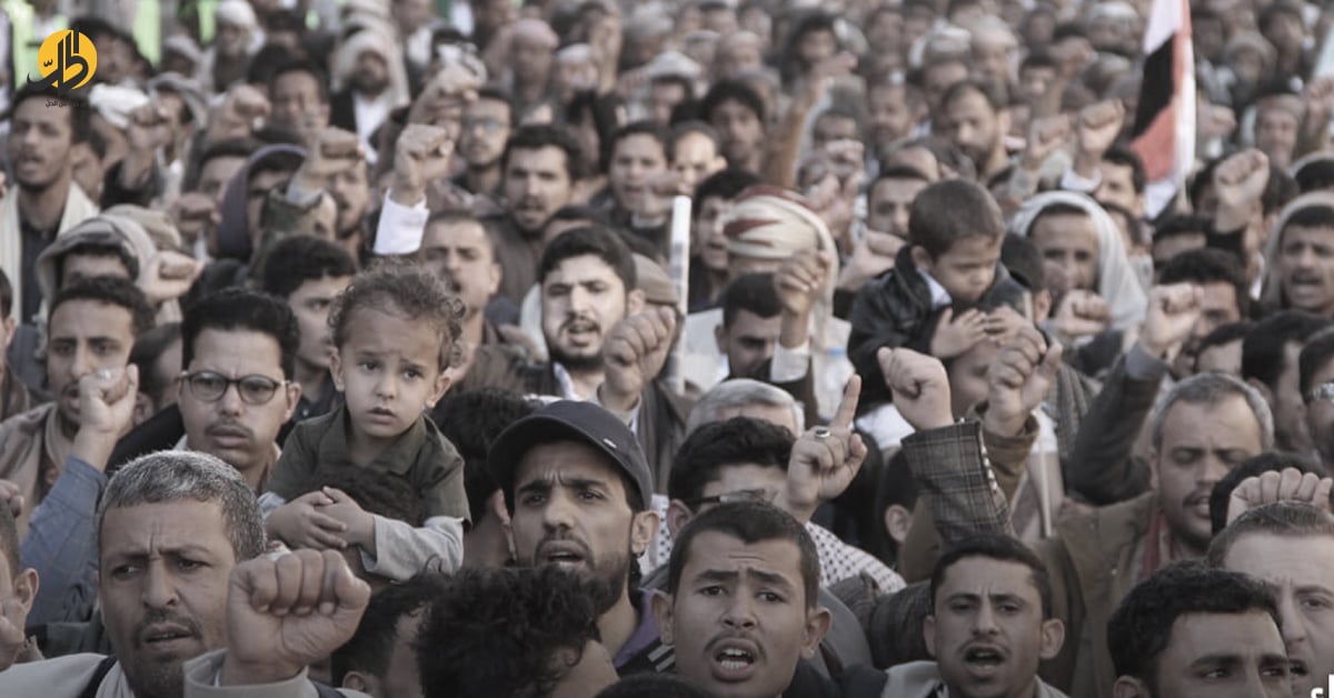 في كل فعالية أو مناسبة تنظمها جماعة "الحوثي" في صنعاء أو غيرها من مناطق سيطرتها، تتصدر الشاشات صور حشود بشرية ضخمة، مصطفة في ميادين عامة، توحي للمشاهد من الوهلة الأولى أن هذه الجماهير خرجت بدافع القناعة أو الحماسة لأجندة الجماعة "الحوثية". 