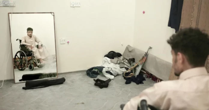 مرعبة هي القصص المأساوية القادمة من داخل السجون السرية لجماعة "الحوثي"، فبين حين وآخر يتجدد هذا الحزن في اليمن ليعيد التذكير بهذا الملف الإنساني المغيّب تماماً عن الأذهان، هناك في الأقبية المظلمة، حيث تٌطبخ معاناة المعتقلين على مهل، بسياط جلاد لا تعرف الرحمة طريقاً إلى قلبه.  