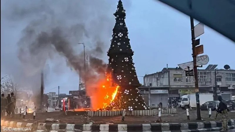 أحرق شجرة الميلاد في مدينة السقيلبية السورية غرب حماة