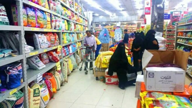 كشف تقرير دولي حديث أن أسعار المواد الغذائية والوقود في المناطق الخاضعة لسيطرة جماعة "الحوثي" شمالي اليمن، تفوق بشكل كبير السعر العالمي لنفس السلع.