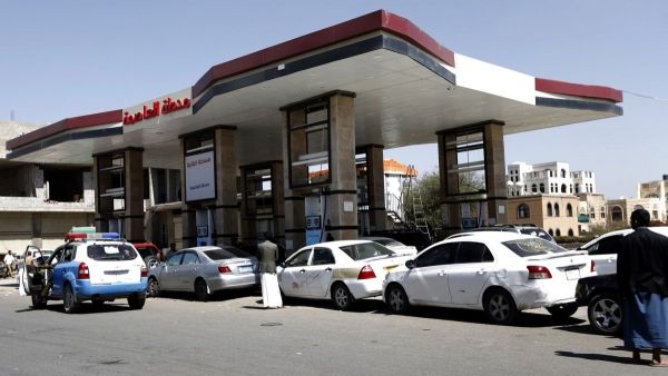 كشف تقرير دولي حديث أن أسعار المواد الغذائية والوقود في المناطق الخاضعة لسيطرة جماعة "الحوثي" شمالي اليمن، تفوق بشكل كبير السعر العالمي لنفس السلع.