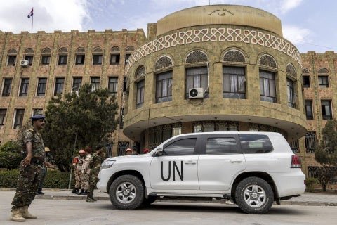 بعد أيام من حملة الاعتقالات التي طالت عدداً من موظفي وكالات الإغاثة الدولية، أقدمت جماعة "الحوثي" على اقتحام مقر منظمة الأمم المتحدة للطفولة "اليونيسف" في صنعاء، وأغلقت أبوابه بشكل كامل.