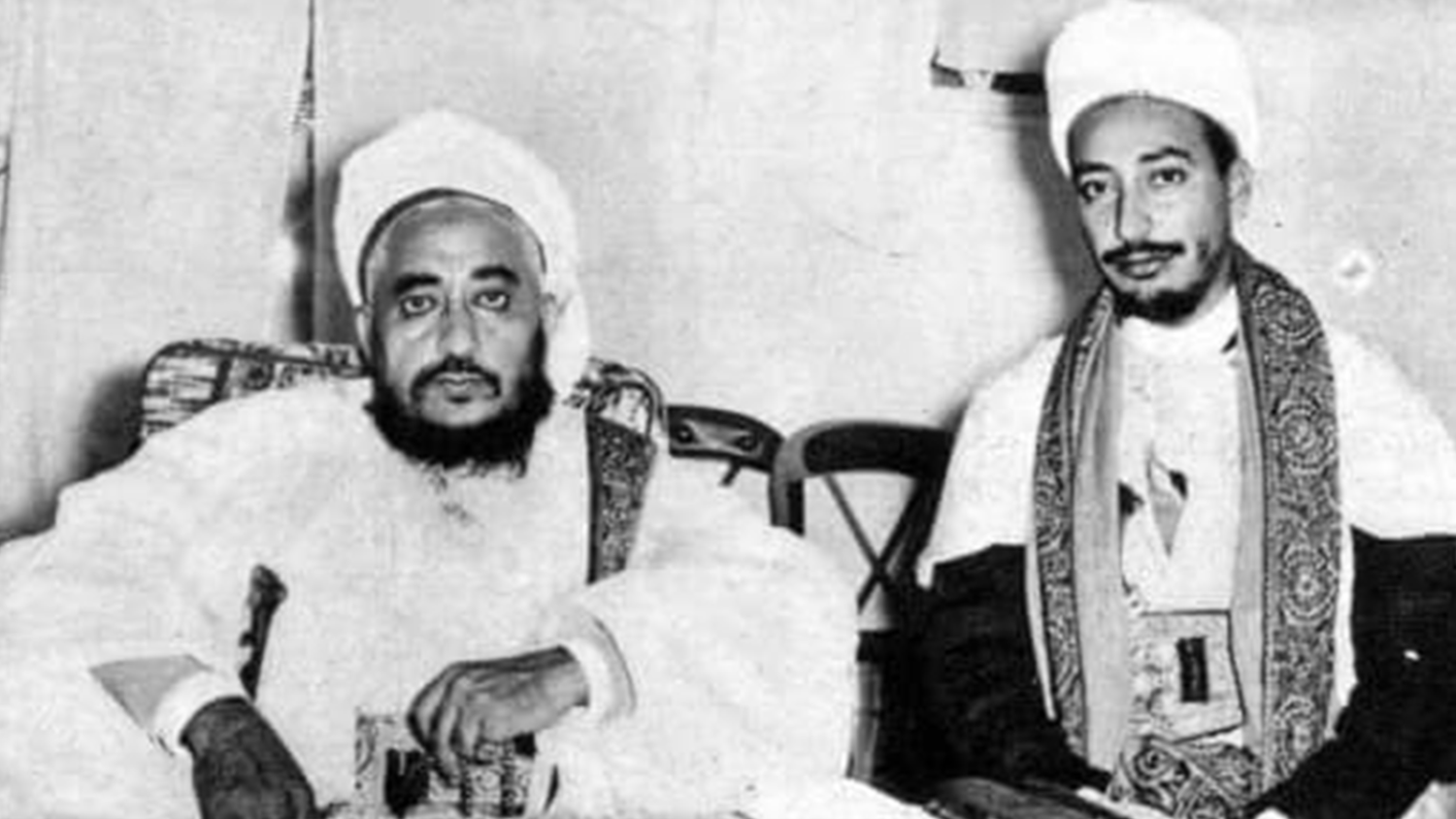 صفوف من قادة الثوار في ستينيات القرن الماضي بعد إسقاط العاصمة صنعاء