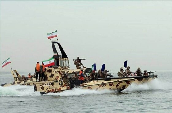 يتكشف الدعم الإيراني لجماعة "الحوثي" في اليمن يوماً بعد آخر، حيث تظهر شبكات معقدة لتهريب الأسلحة والوقود والمواد المحظورة عبر البحر الأحمر، في عملية مزدوجة تضمن استمرار آلة الحرب "الحوثية" رغم العقوبات والرقابة الدولية.