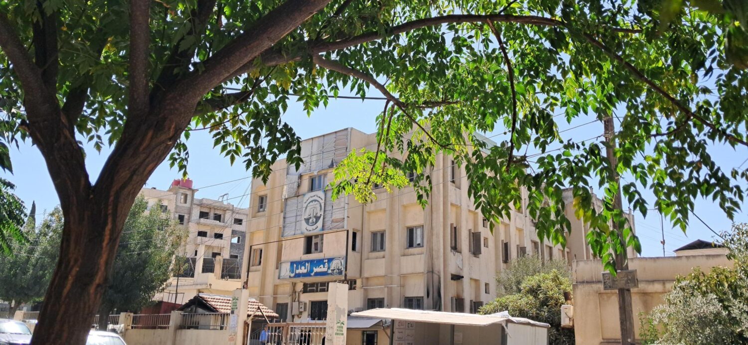مبنى قصر العدل في مدينة السويداء (خاص الحل نت)